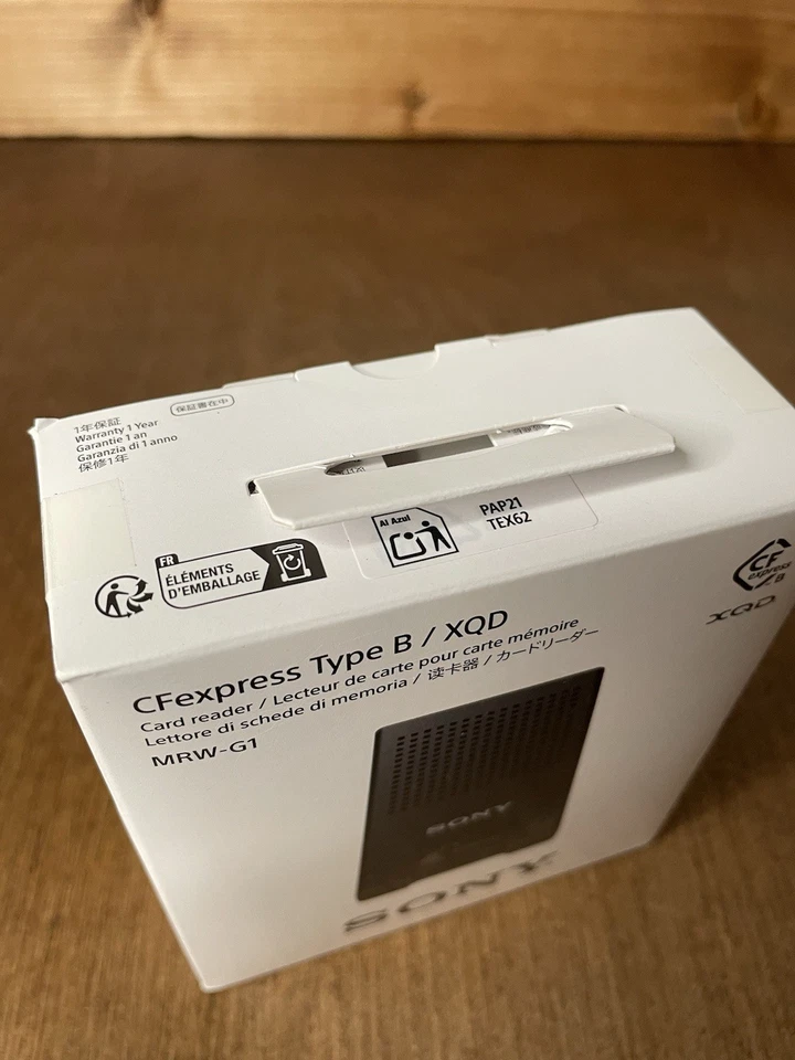 Sony MRW-G1 CFexpress Type B / XQD Memory Card Reader Black  Brand New Sealed - Image 2 of 4