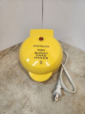 Nostalgia MyMini Bundt Cake Maker 3-Cavity 550W Non-Stick Yellow