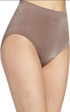 Wacoal Women's S B-Smooth Brief Seamless Underwear Cappuccino Nude 3 838175 NWT