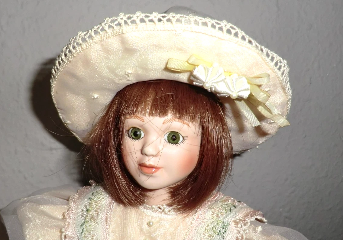 Franklin Mint Porzellanpuppe "Heidelinde" von Maryse Nicole mit Zertifikat