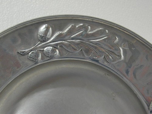 Vintage Hammered Aluminum Acorns Oak Leaf 10 5/8” Round Plate Bowl Serving Tray - Picture 2 of 9