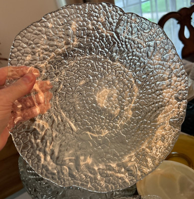RARE Global Amici Pebbles Clear Dinner Plates Set 2 Heavy Textured Glass 10 3/8''