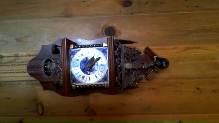 VTG Dutch Pendulum Wall Clock NU ELCK SYN SIN Atlas Chimes