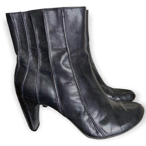 Tsubo Black Leather Ribbed Stitched 