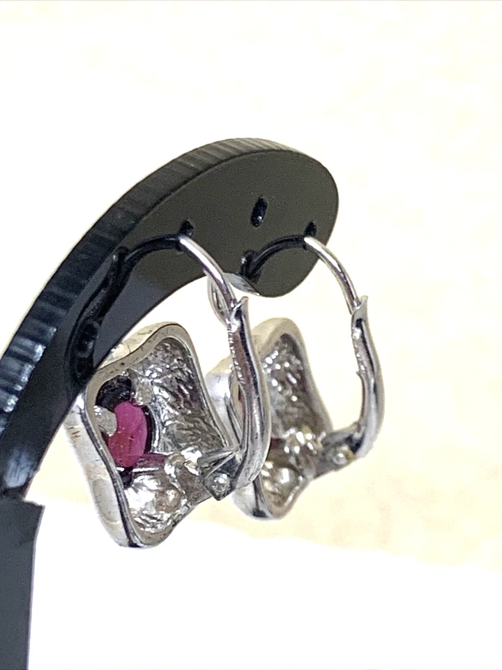 ORECCHINI IN ARGENTO RODIATO CON PIETRA DI GRANATO ROSA CHIUSURA A MONACHELLA - Immagine 2 di 4