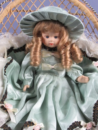 Doll Porcelain On Armchair Wicker Craft Italian Vintage End Xx Sec - Picture 7 of 16
