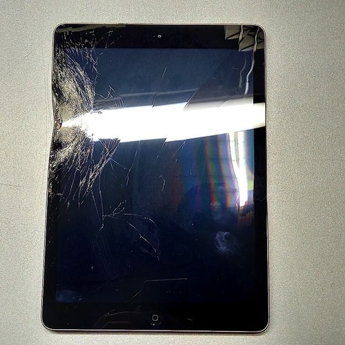 Apple iPad Air (A1474) 16GB - Not Working, Broken Screen, Bent Body, For Parts - Afbeelding 9 van 11