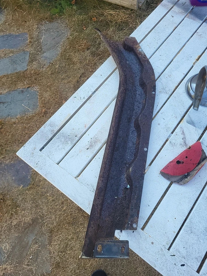 Buick Riviera GS 1966 1967 parachoques trasero derecho panel de llenado usado GM Foto 2 de 2