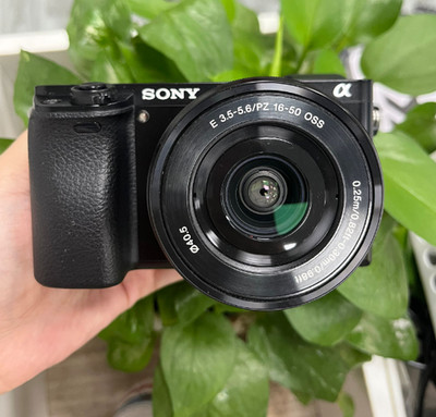 Sony Alpha α6000 24.3MP Digital SLR Camera w/16-50mm Lens excellent Black