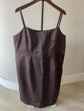Brown midi dress with a touch of glamour #glamour #mididress
