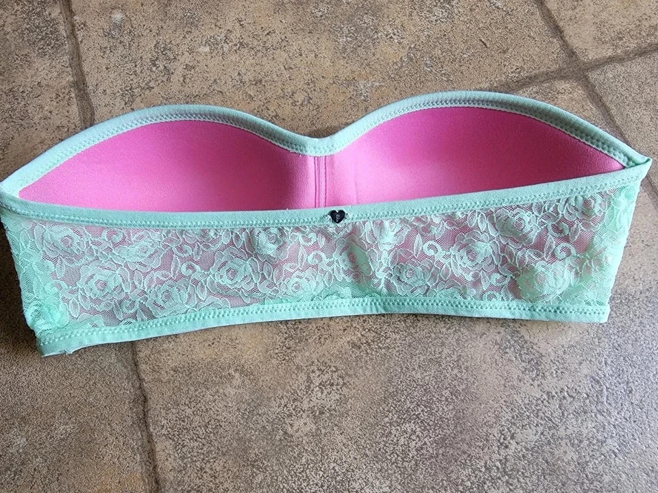 Sujetador Bandeau Victoria's Secret ROSA Encaje Acolchado Sin Tirantes MEDIANO  Foto 2 de 4