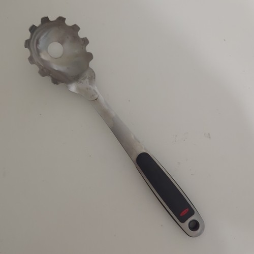 OXO Acciaio Inox Spaghetti Server Cucchiaio da Cucina Utensile Raro HTF Manico Grippy - Foto 8 di 14