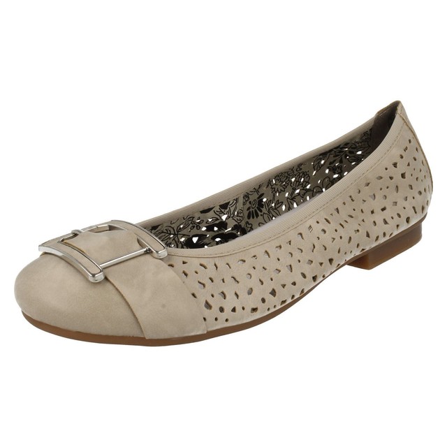 ladies beige flat shoes