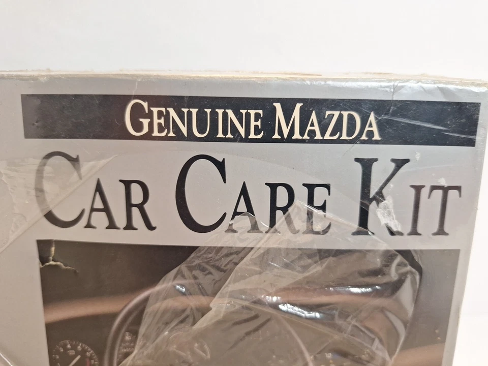 Kit de cuidados de carro Mazda genuíno vintage vinil e couro, tecido e limpadores de vidro - Imagem 3 de 4