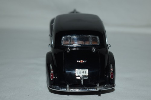 Danbury Mint 1:24 1941 Cadillac Fleetwood Series 60 Special Black - Picture 5 of 6