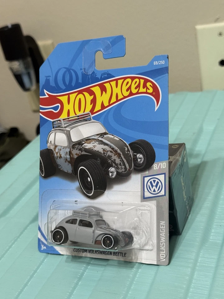 Error Hot Wheels Volkswagen 8/10 Custom Volkswagen Beetle “NO DECALS” “ERROR” - Image 3 of 4
