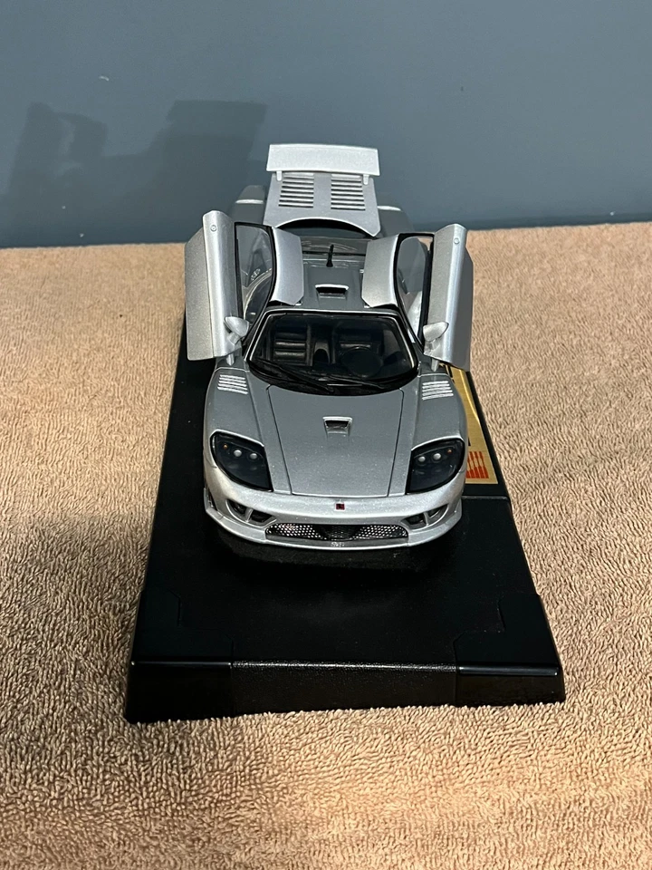 MotorMax 1:18 Die Cast 2001 Saleen S7 Supercar w/Base - Image 3 of 4