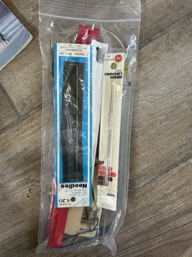 Lot Of Approximately 35 Skeins/Bundles Of Pastel Yarn Needles & Misc. Items - Picture 10 of 23