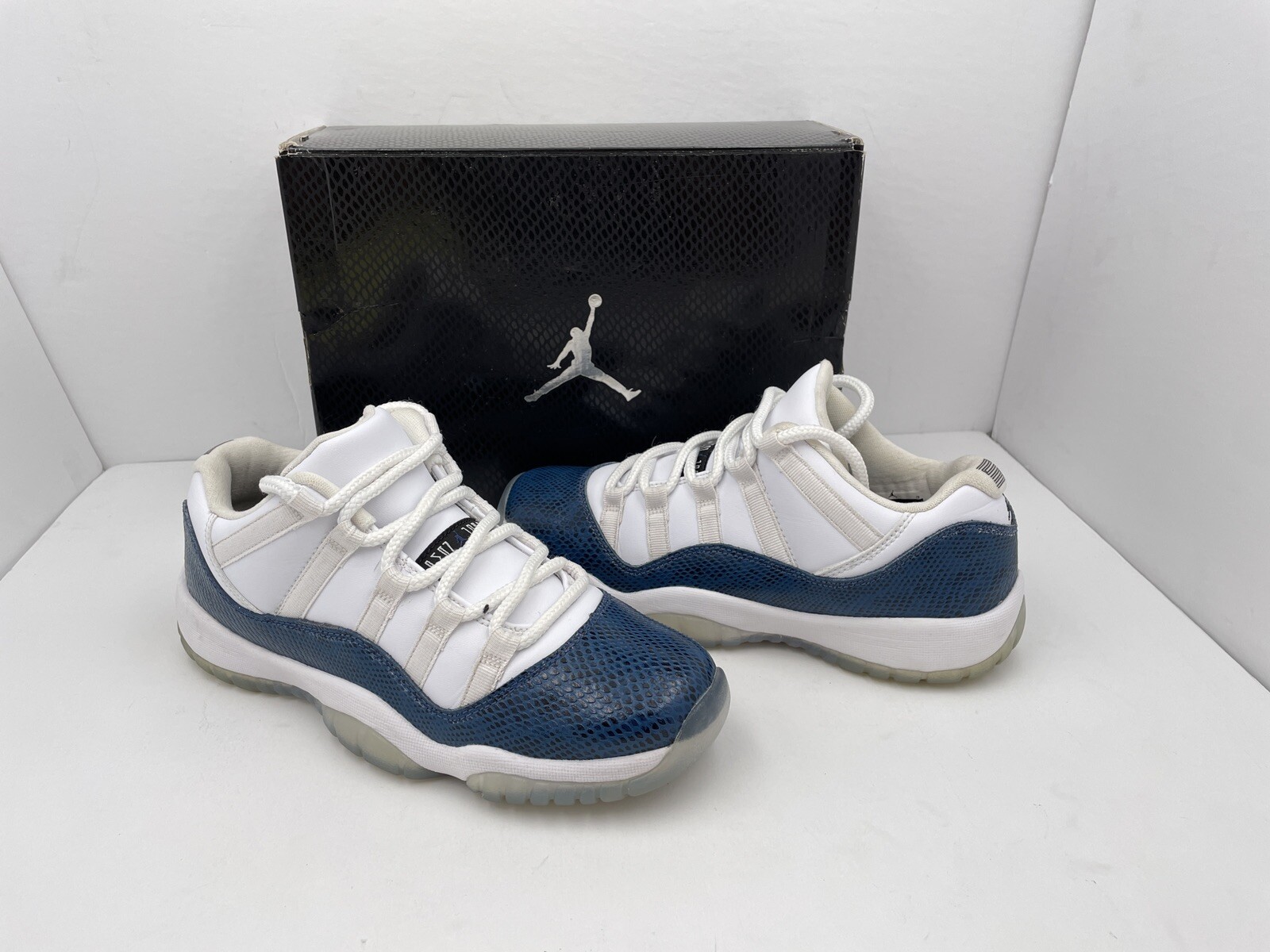 dark blue and white jordan 11