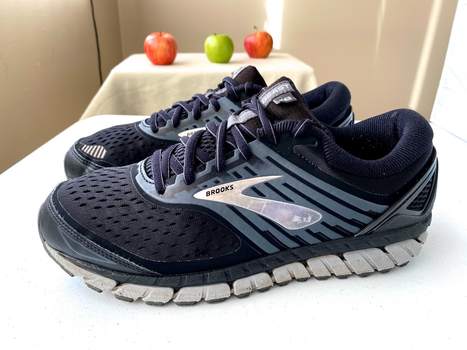 Brooks Beast 18 Men's Running Shoes 