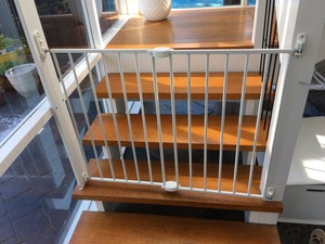 perma child safety superior swing gate