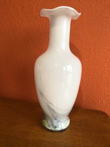 13 3/4” White & Multicolored Hand-Blown Vase High Quality Heavy Glass Ruffled - Picture 3 of 12
