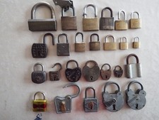 Lot de 25 Anciens Cadenas sans Clés