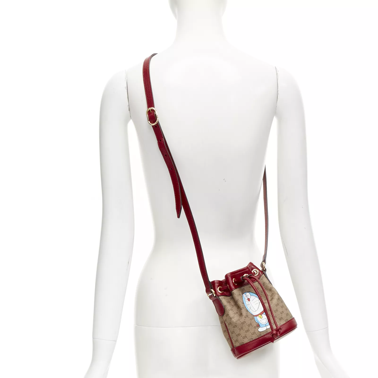 Sac seau bandoulière GUCCI DORAEMON 2021 Limited GG Supreme rouge cordon de serrage