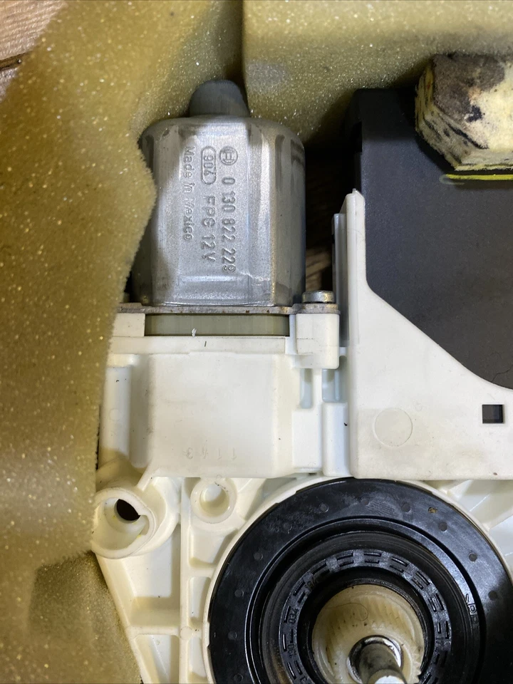 VOLKSWAGEN JETTA MK5 2010-2016 O/S CONDUCTOR PUERTA DELANTERA VENTANA MOTOR 1K5837402AT Foto 2 de 4