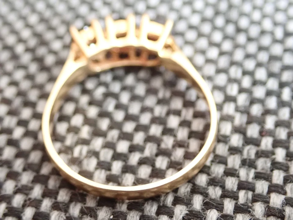 Bague en or jaune 18 carats avec 3 rubis véritables, probablement de Madagascar - Photo 4/4