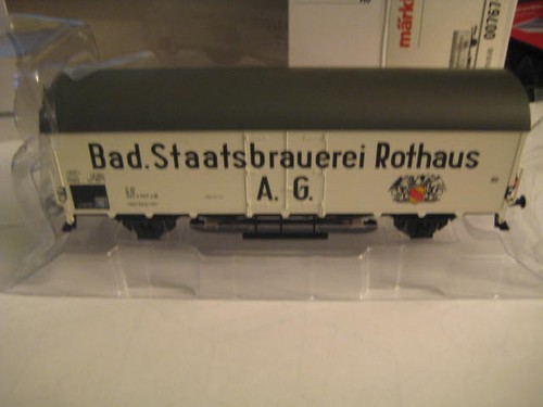 Coche de caja Marklin H0 00767-06 Baden State Brewery Rothaus con luz marcadora roja - Nuevo en caja | Zustand: New