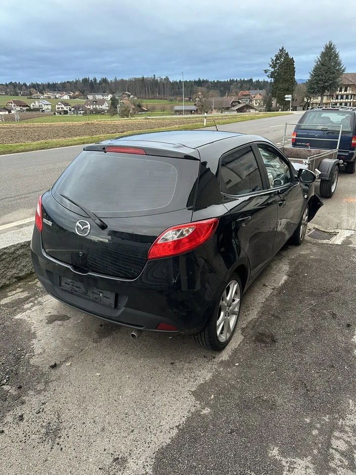 Mazda 2 zu verkaufen ab Platz! - Bild 4 von 4