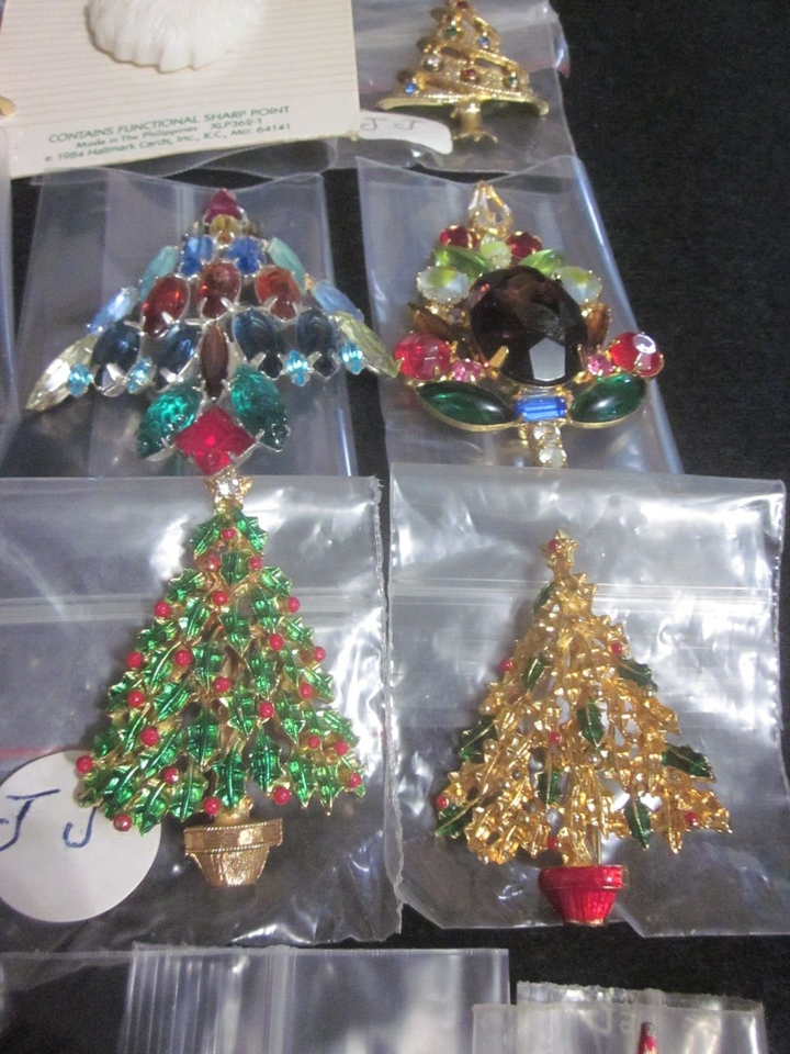 Vintage Enamel Rhinestone Christmas Tree Pin Brooch Designer Jewelry