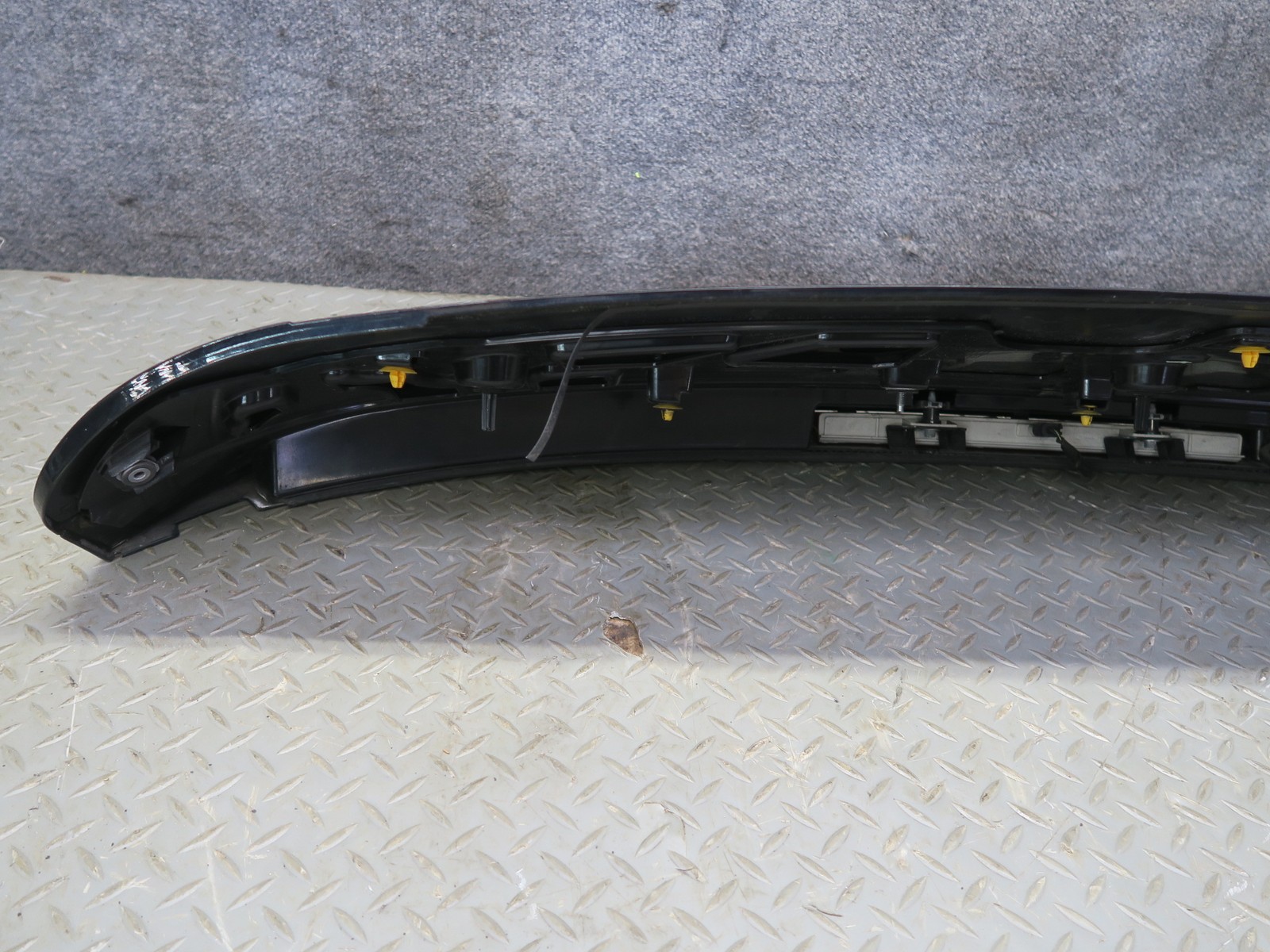 2017-2020 MASERATI LEVANTE M161 REAR TAILGATE SPOILER W BRAKE LIGHT 670040267