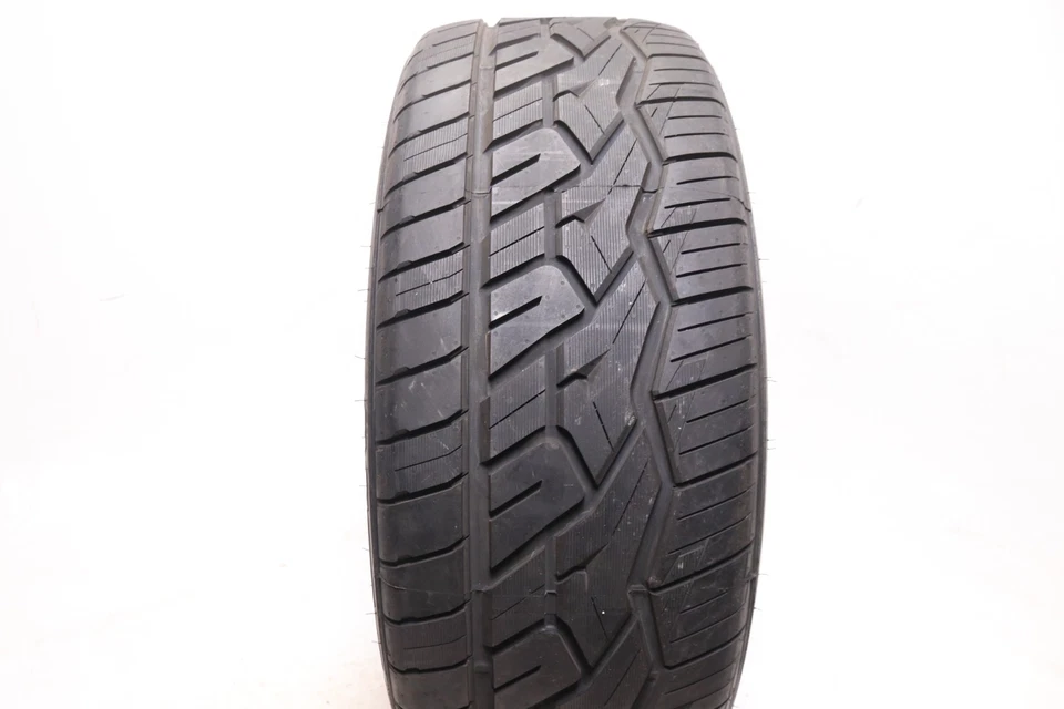 Juego de 2 despegues 265/50R20 Nitto NT420V - 111V - 9/32 sin reparaciones Foto 2 de 4