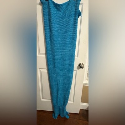 Cozy Blue Knit Mermaid Tail Blanket