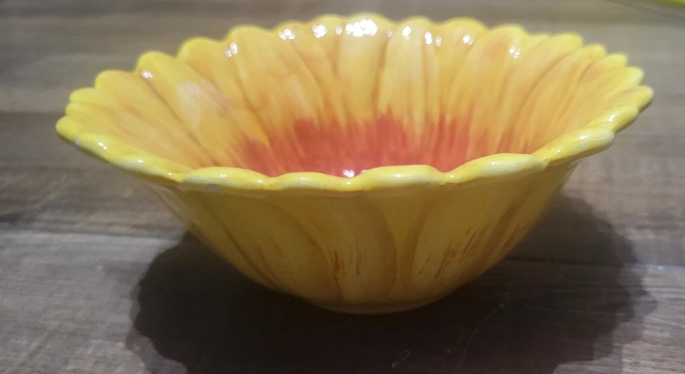 "Cuenco de cereales de girasol internacional certificado de 6"" por Pamela Gladding" Foto 3 de 4