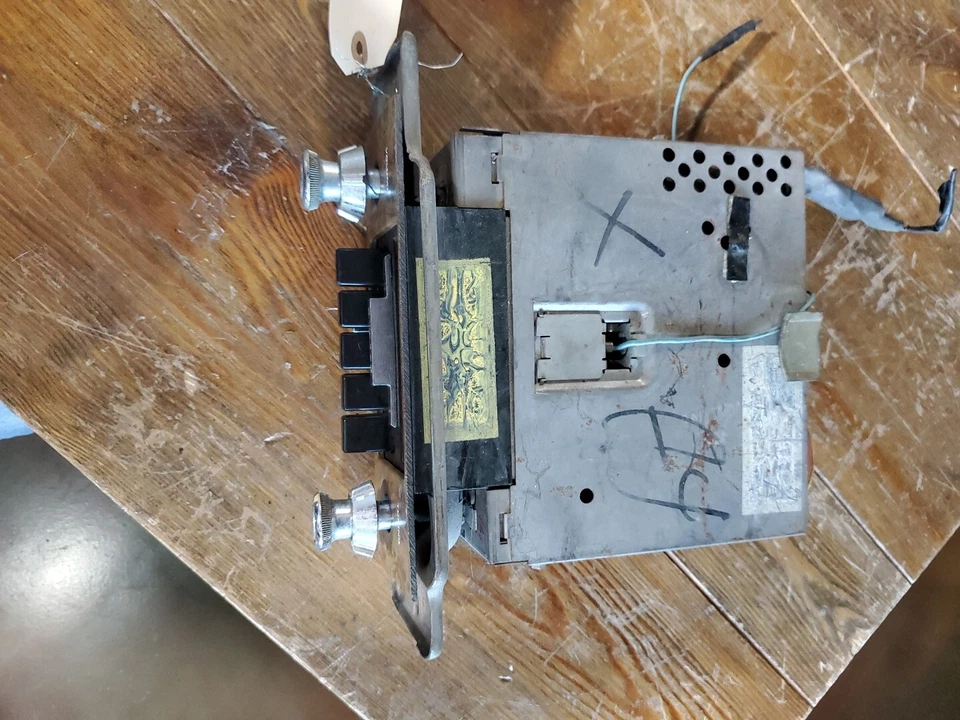 D5UA19A004AB 1975-79 Ford E-Series Van/Bronco/Mustang AM/FM Radio Untested Used - Image 3 of 4