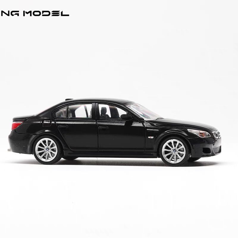 BMW M5 1/18 ダイキャスト￼モデルカー BMW M5 Diecast Car Model 1/18 Orange/Black All Stars Die