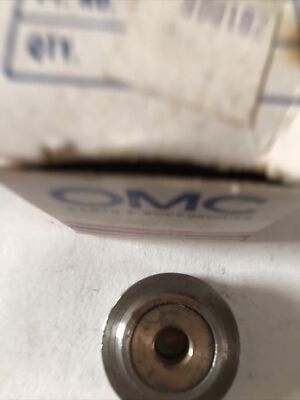 NLA NOS OMC STERNDRIVE 980182 Retainer And Bushing Assembly