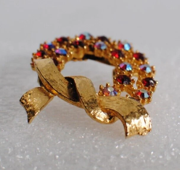 Gold Tone Christmas Reef Raspberry Red Glass Stone & Gold Bow 1 3/4" Brooch - Image 4 of 4