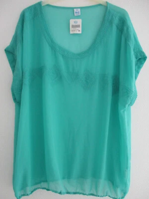 Tunique /Blouse verte brodée marque M et S Taille 50-Neuve - Photo 1/3
