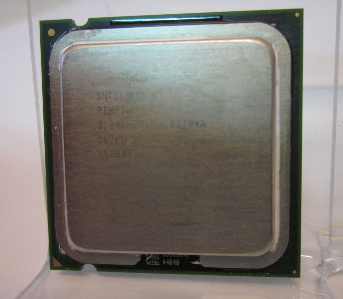 Processeur Intel Pentium 4 - 3.20 GHz - Socket 775 - Référence SL7PW - Occasion Testé Fonctionnel