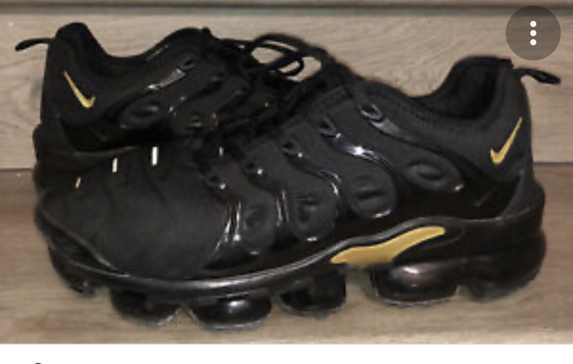 Size 9.5 Nike Air VaporMax Plus Black 
