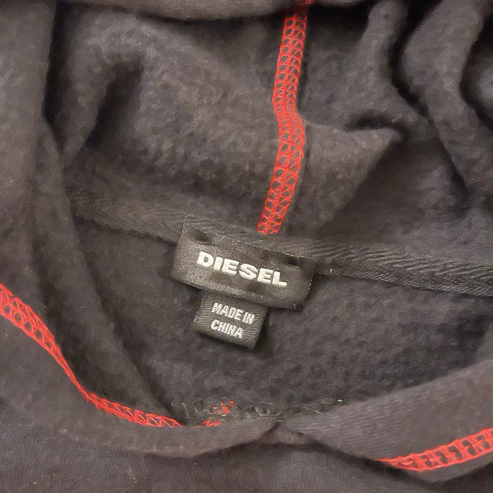 Pulôver Diesel com capuz preto com detalhes vermelhos menino tamanho 6 esgotado! - Imagem 4 de 4