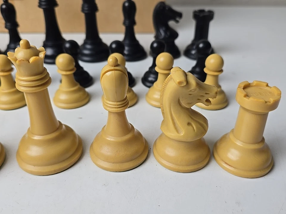 DRUEKE Nº De Colección 35 piezas de ajedrez con fondo de fieltro ponderado de madera simulada - KING 3 5/8" Foto 4 de 4