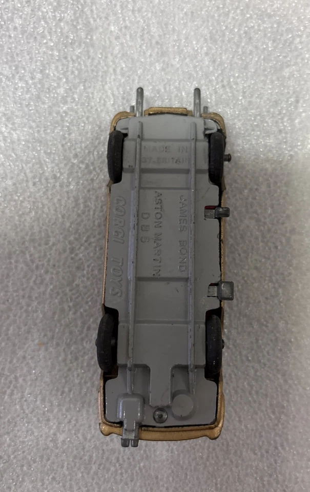 CORGI TOYS ASTON MARTIN DB5 JAMES BOND 007 ANNI 60 - Immagine 4 di 4
