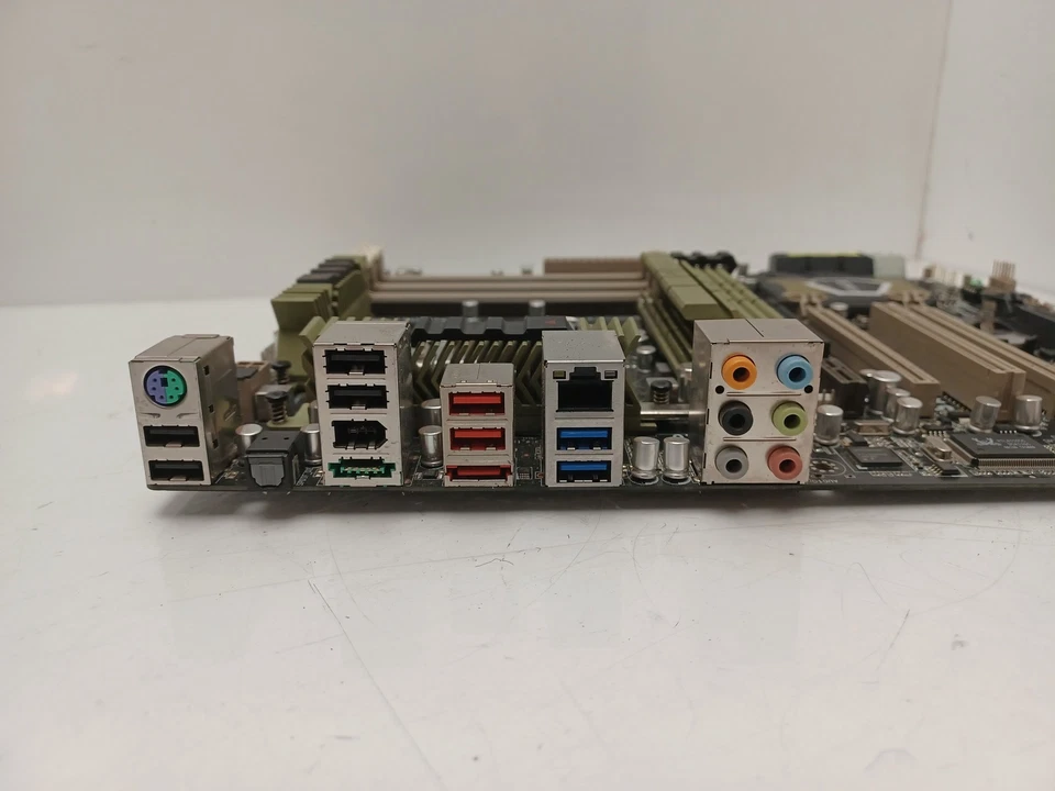 ASUS SABERTOOTH X58 Socket LGA1366 DDR3 PCI-E Motherboard With I/O Shield - Image 3 of 4