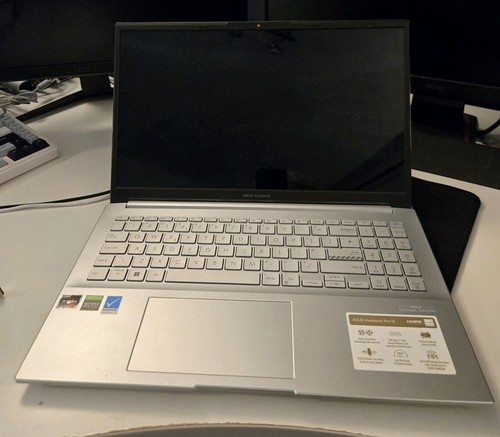 ASUS VivoBook Pro 15 - OLED - AMD Ryzen 9 6900HX -NVIDIA 3050 Ti GPU - 16GB RAM - Picture 2 of 4