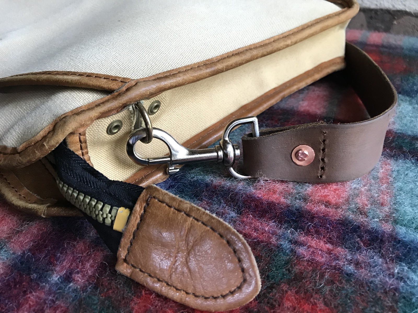 RARE VINTAGE 1970's HEAVY CANVAS & LEATHER MACBOOK BRIEFCASE MESSENGER BAG R$698 image 5